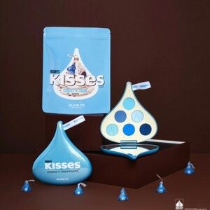 HERSHEY'S KISSES x GLAMLITE COOKIES 'N' CREME Eyeshadow‎ Palette